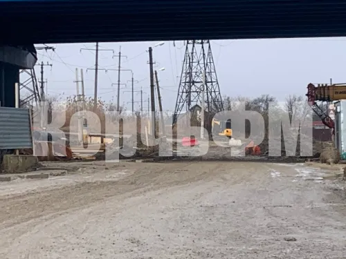 Новости » Общество: Проезд и проход на улицу Верхнюю в Керчи приводят в порядок