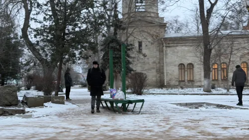 Зима без укрытия: керчане всё ещё ждут остановку