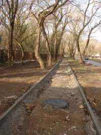 Новости » Общество: Тротуар по Энгельса в Керчи ждет продолжения работ