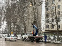 Новости » Общество: Сегодня специалисты "Горсвет-Керчь" проверяли работу уличных фонарей на Генерала Петрова