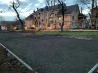 Новости » Общество: В районе домов старого фонда по Казакова, 44, 46, 48 в Керчи провели зонирование территории