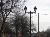 Новости » Общество: Вдоль Казакова и Гимназии №1 в Керчи установили новые уличные фонари