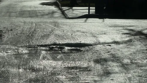 Жители Керчи просят завершить асфальтирование улицы