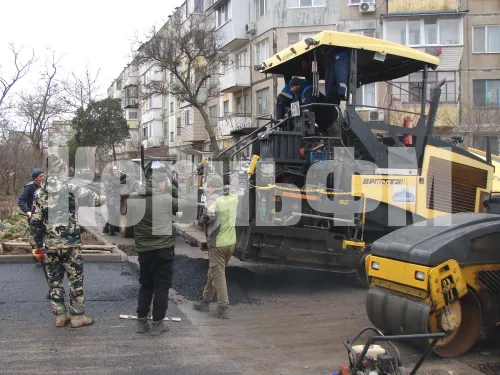 На придомовой территории МКД района Буденного, 15 в Керчи завершается благоустройство