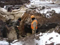 Работы по строительству разводящих сетей на Полевой-Мирошника в Керчи в морозы не прекращаются