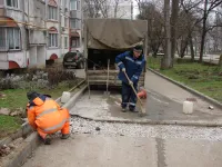 На дороге-дублере по Генерала Петрова в Керчи восстанавливают бордюры