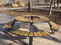 Новости » Общество: В Приморском парке Керчи установили столы с круговыми лавочками