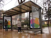 Новости » Общество: На остановке "Площадь Ленина" в Керчи установили новый павильон