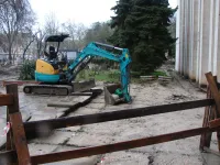 Новости » Общество: У Школы искусств им. Р.Сердюка в Керчи начали демонтировать ступени