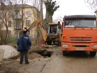 Новости » Коммуналка: Водоканал Керчи сегодня устранял свои разрытия по улице Славы и вдоль дороги-дублера Генерала Петрова