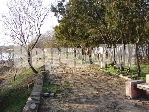 На пляже Сморжевского в Керчи демонтировали все конструкции