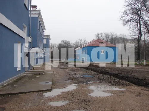 На территории школы №17 в Керчи приступили к благоустройству