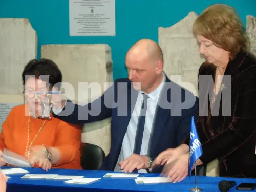 В Керчи состоялась церемония спецпогашения почтовой марки, выпущенной к 200-летию Керченского музея древностей