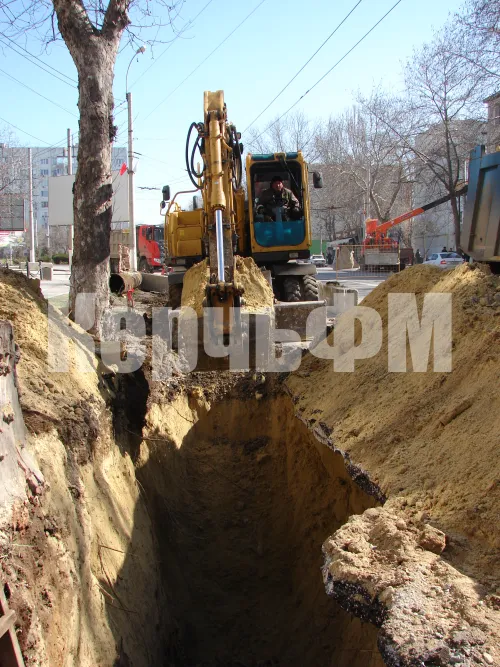 В Керчи меняют участок проблемных труб самотечного канализационного коллектора