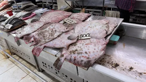 В рыбном корпусе на центральном рынке в Керчи сегодня было так