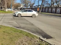 Новости » Общество: На съезде с улицы Фурманова на Кирова в Керчи заасфальтировали перепад дороги