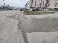 В районе Верхнего Солнечного в Керчи бегут ручьи канализации