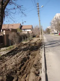 Новости » Общество: В Керчи стартовали работы по обустройству нового тротуара вдоль улицы Кирова