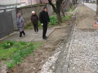 Новости » Общество: Представитель подрядчика "СТГ-Юг" объяснил жителям частного сектора по Кирова, какими будут заезды во дворы