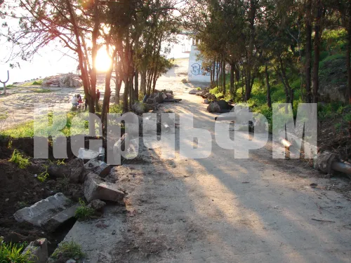 Зона отдыха Сморжевского в Керчи: работы по благоустройству опять замерли