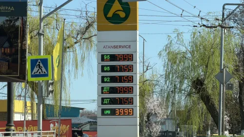 Новости » Общество: За выходные в Керчи снова выросла цена на топливо