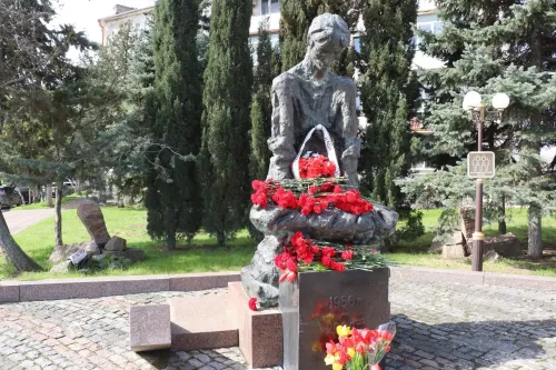 Новости » Общество: В Керчи почтили память погибших на Чернобыльской АЭС