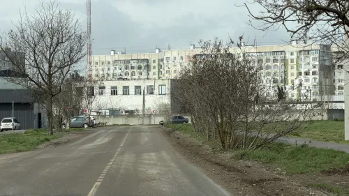 Грязь с обочин заливает дорогу на улице Войно-Ясенецкого в Керчи