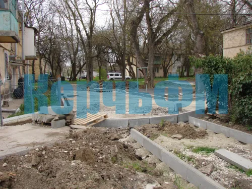 В Керчи продолжается благоустройство придомовых территорий квартала по Розы Люксембург 8,10 , Спартака, 4,6