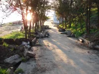 Новости » Общество: Зона отдыха Сморжевского в Керчи: работы по благоустройству опять замерли