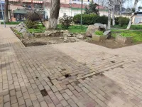 За остановкой "Площадь Ленина" в Керчи плитку восстановили не полностью