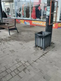 Новости » Общество: Во время дождя в Керчи новый навес на автовокзале протек