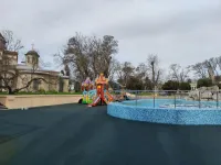 Новости » Общество: В керченском сквере "Аленка" наводят весенний порядок