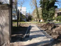 За остановкой "Фабрика-Кухня" со стороны станции Скорой помощи в Керчи уложены новые тротуары