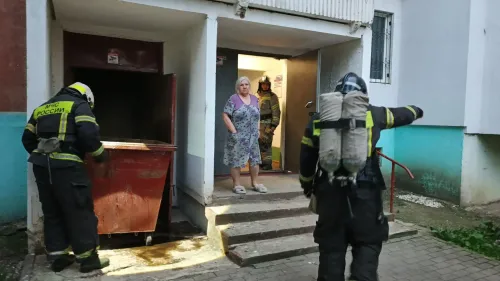 Жильцы МКД по Сморжевского,1 в Керчи предотвратили большую беду