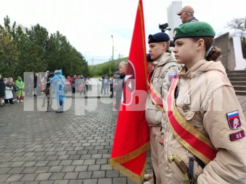 Керчане приняли участие в митинге памяти Героя Советского Союза Дмитрия Калинина