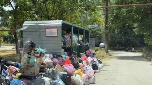 Керчь обрастает мусором