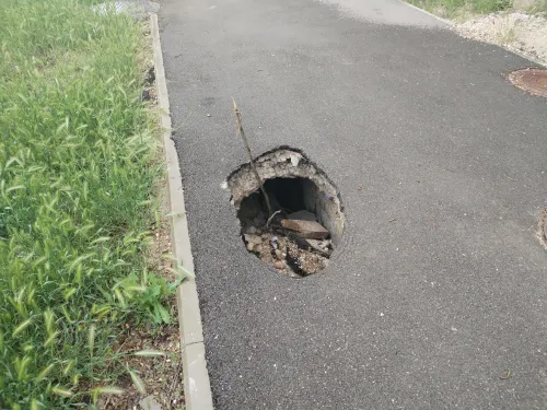 Новый асфальт в Керчи подмывают грунтовые воды