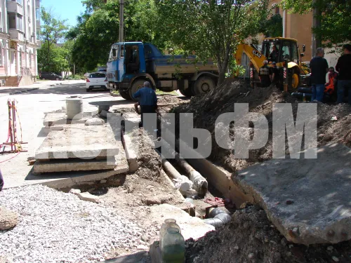 Специалисты "Теплокоммунэнерго" продолжают плановую замену труб отопления
