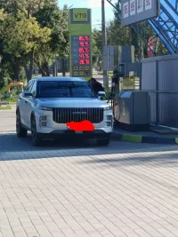 Новости » Общество: В Керчи на некоторых АЗС появилось топливо