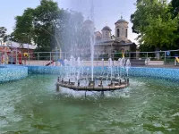 Новости » Общество: Сквер "Алёнка" переживает не лучшие времена - фото