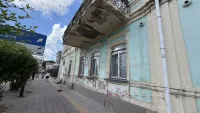 Новости » Общество: Фасад кожно-венерологического диспансера Керчи не могут отремонтировать больше семи лет