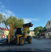 Новости » Криминал и ЧП: В Керчи столкнулись трактор и легковушка