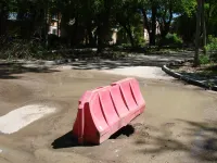 Улица 12 Апреля в Керчи снова в больших лужах