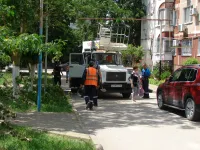 Новости » Коммуналка: В керченском дворе трех высоток восстановили уличное освещение