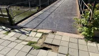 Тротуар вдоль речки Мелек-Чесме нуждается в ремонте
