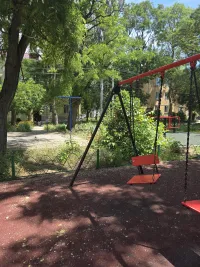 В Керчи под ребёнком оборвались качели