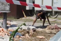 Новости » Общество: В центре Керчи демонтируют самовольную постройку
