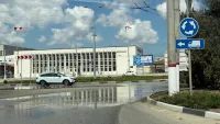 Новости » Коммуналка: У автовокзала в Керчи - порыв водовода