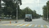 Около новых светофоров в Керчи наносят разметку