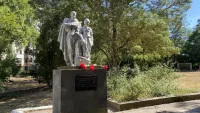 Новости » Общество: В Керчи на улице Орджоникидзе ремонтируют большой двор